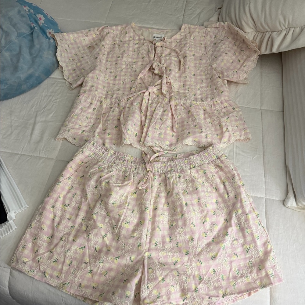&Merci Embroidered Floral